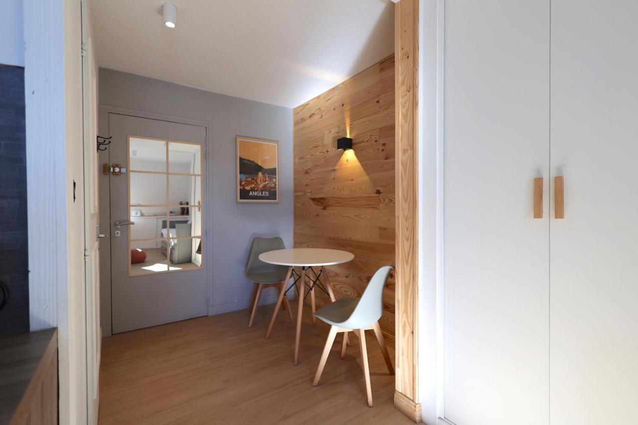Studio Avec Tres Belle Vue Sur Les Angles Et Proche Des Pistes Luaran gambar